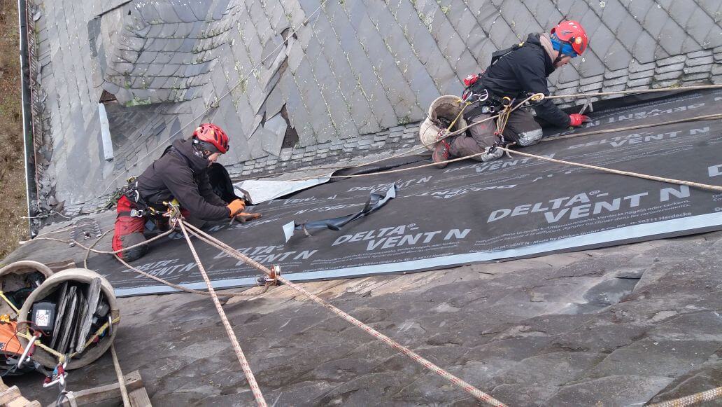 Seilbasierte Baudenkmalpflege historischer Dächer