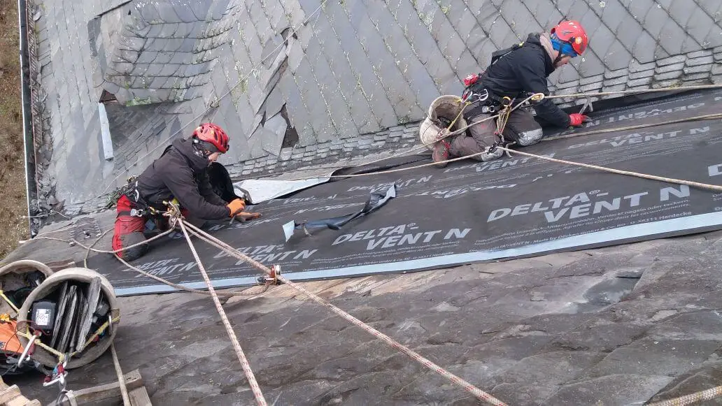 Seilbasierte Baudenkmalpflege historischer Dächer